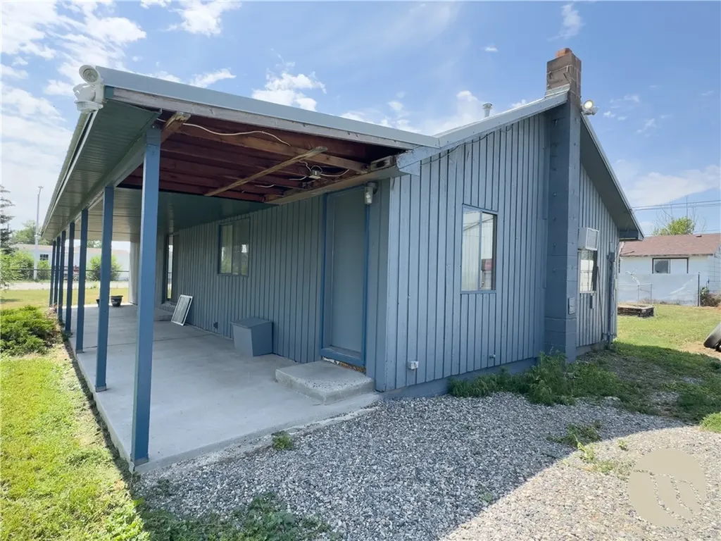 833 S 2nd Street S Hardin MT 59034