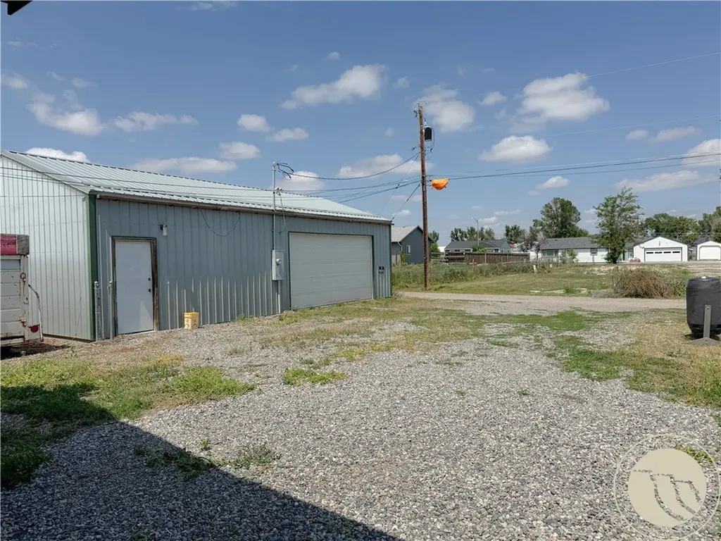 833 S 2nd Street S Hardin MT 59034