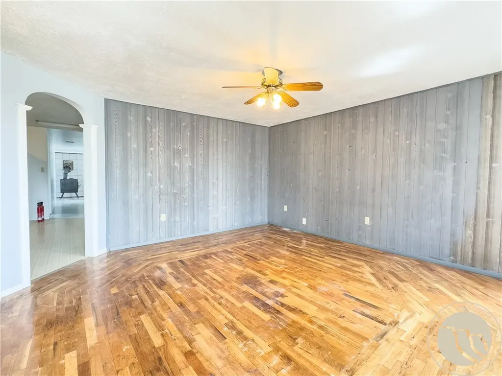 833 S 2nd Street S Hardin MT 59034