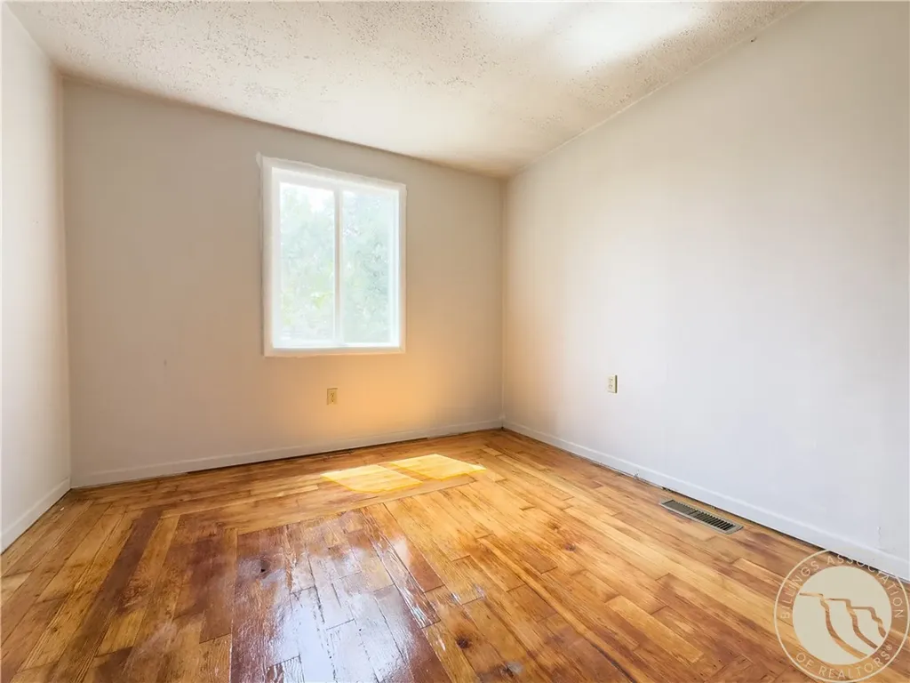 833 S 2nd Street S Hardin MT 59034