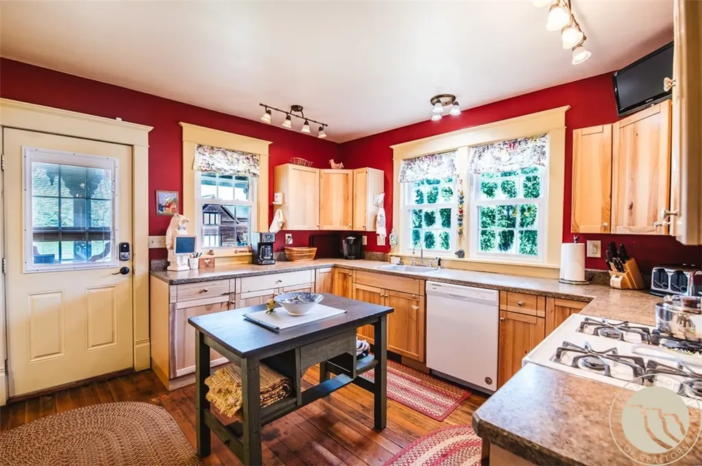604 Cooper Avenue N (including Extra Lot) Red Lodge MT 59068
