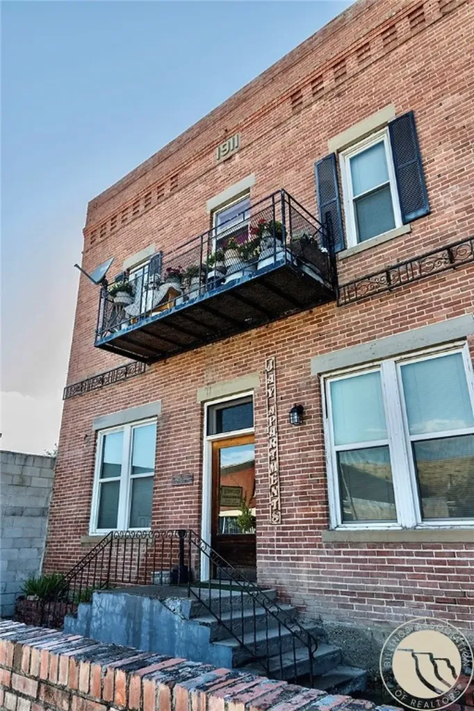 10 S. Woodard Avenue Absarokee MT 59001