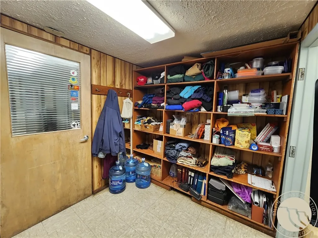 77 Mount Highway 13 Circle MT 59215