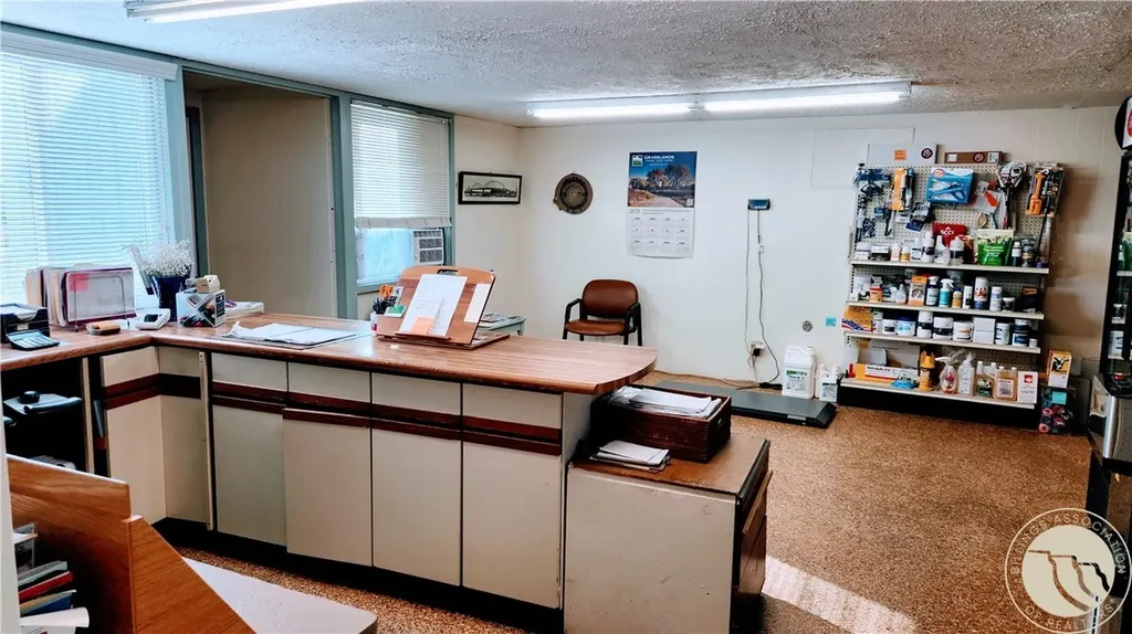 77 Mount Highway 13 Circle MT 59215