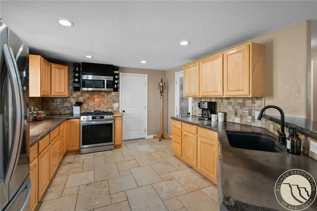 9906 Us Highway 212 Joliet MT 59041