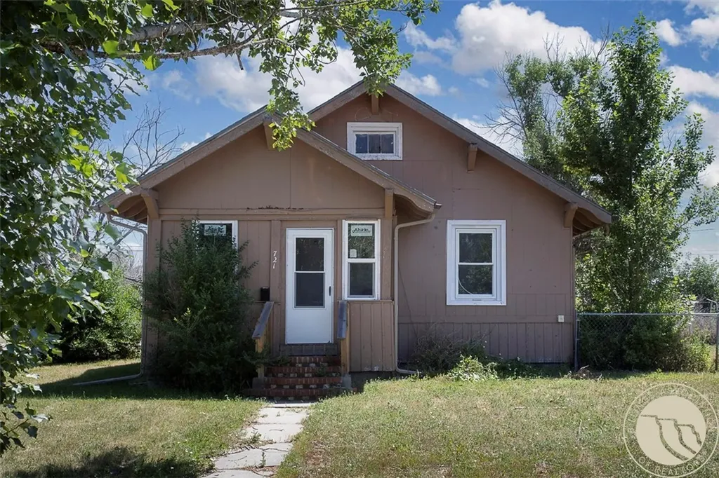 721 N Cody Avenue Hardin MT 59034