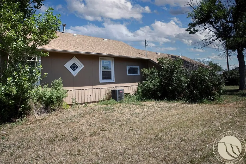 721 N Cody Avenue Hardin MT 59034