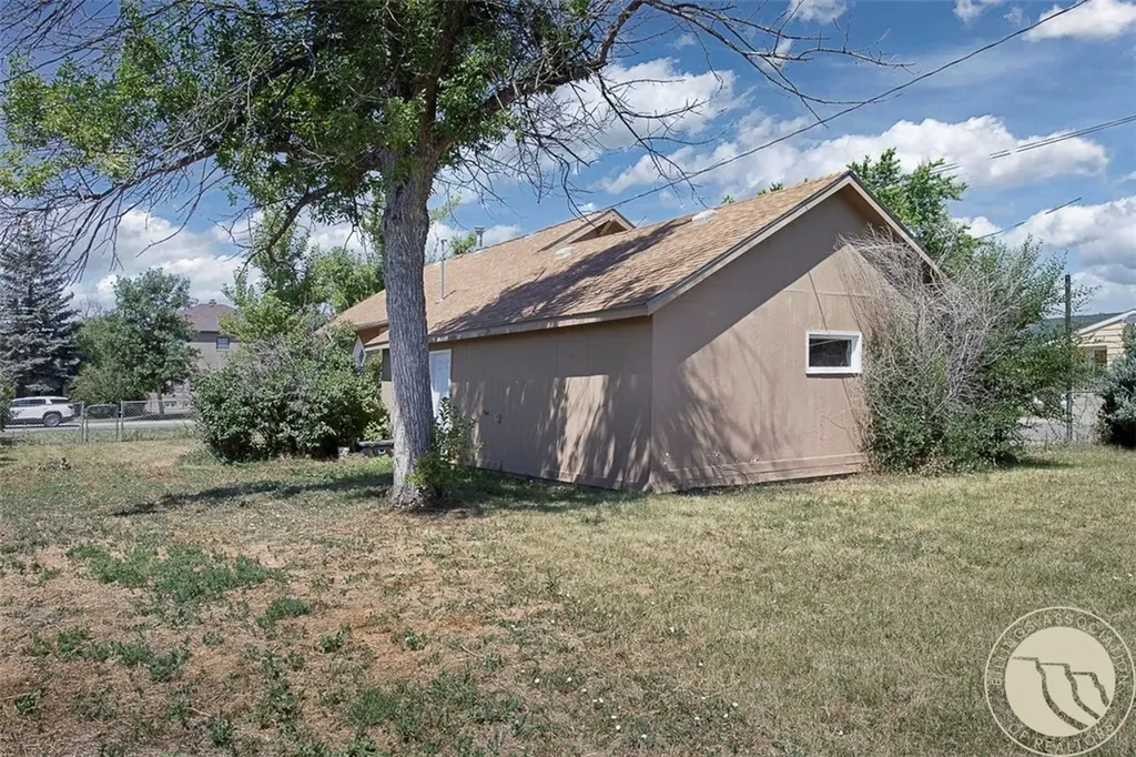721 N Cody Avenue Hardin MT 59034
