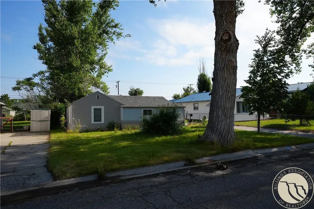 821 W 1st Street Hardin MT 59034