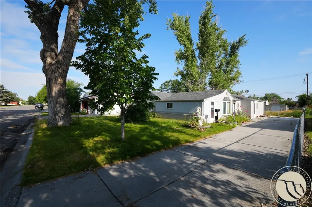 821 W 1st Street Hardin MT 59034