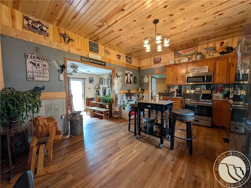 327 2nd Avenue W Culbertson MT 59218