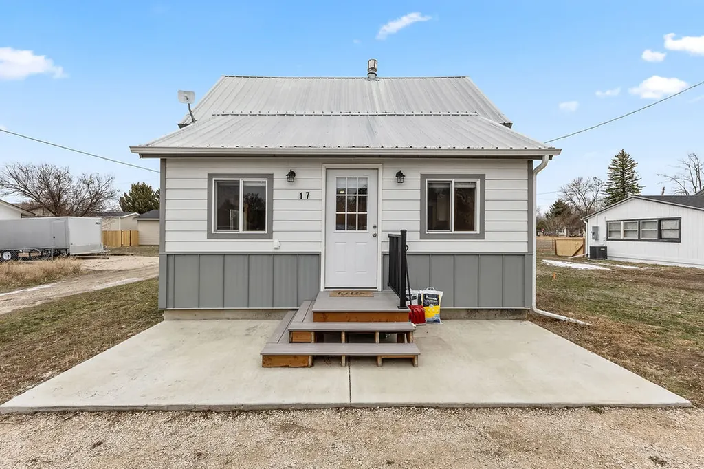 17 Second Avenue Fromberg MT 59029