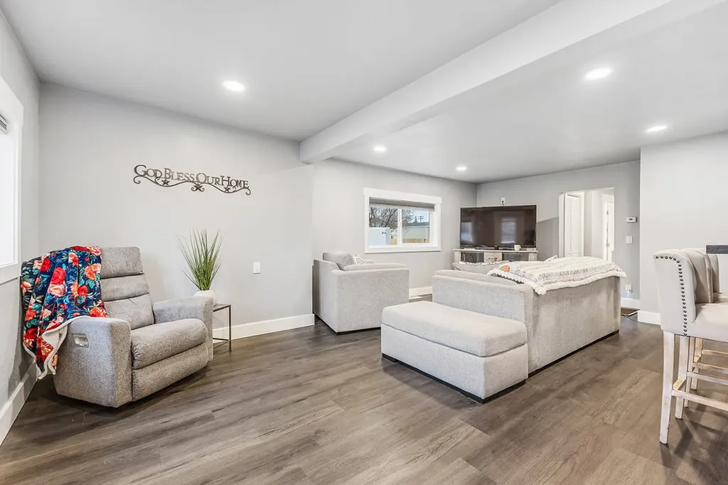17 Second Avenue Fromberg MT 59029