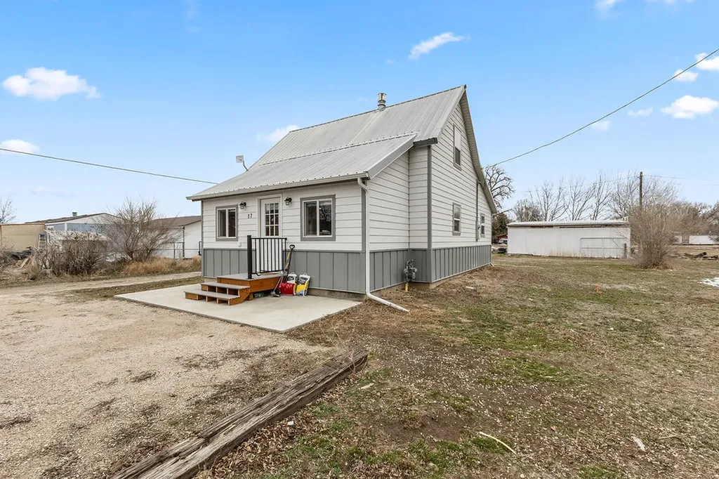 17 Second Avenue Fromberg MT 59029