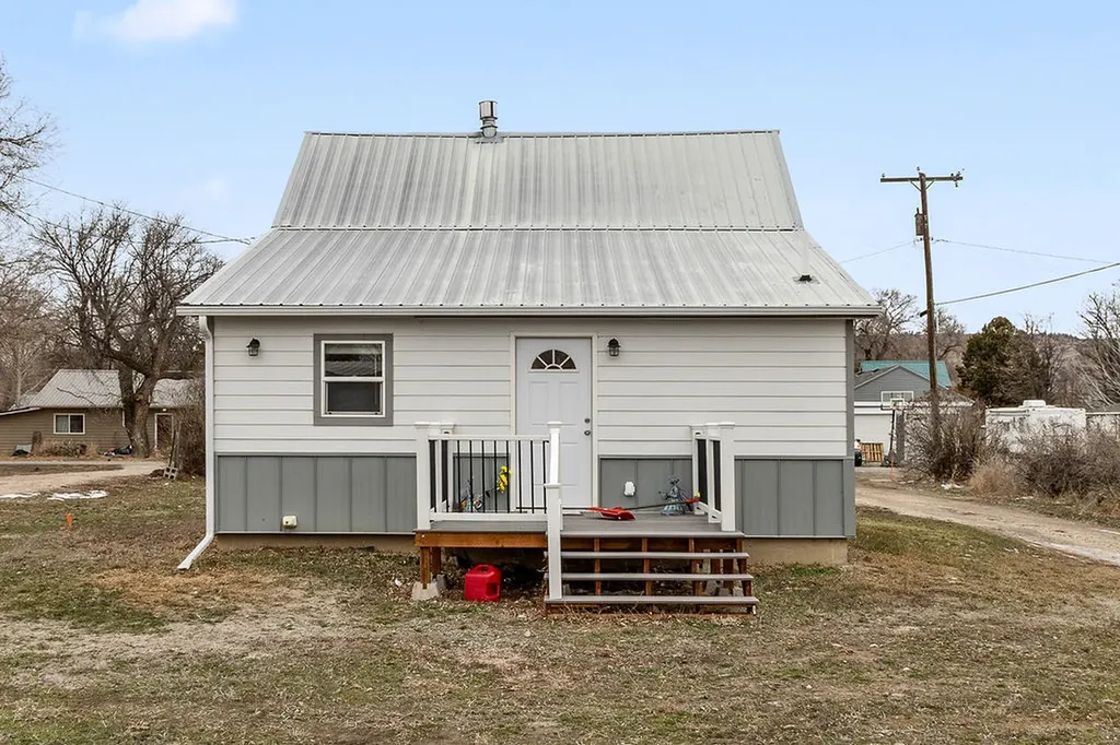 17 Second Avenue Fromberg MT 59029