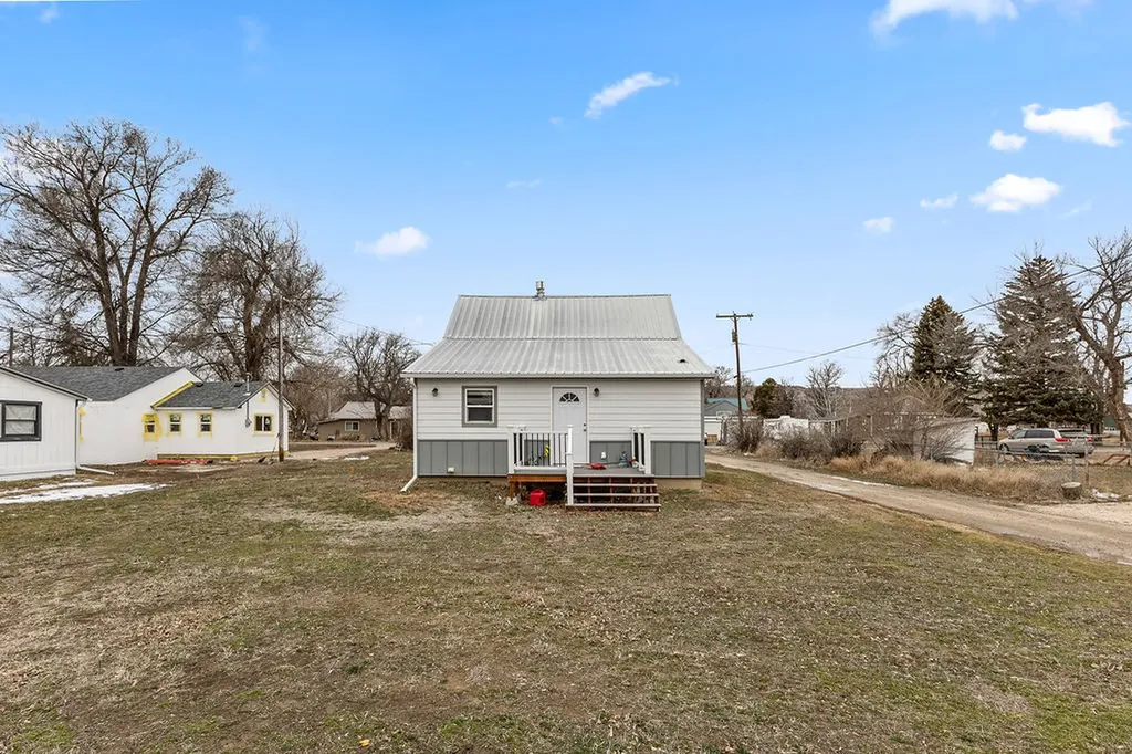 17 Second Avenue Fromberg MT 59029