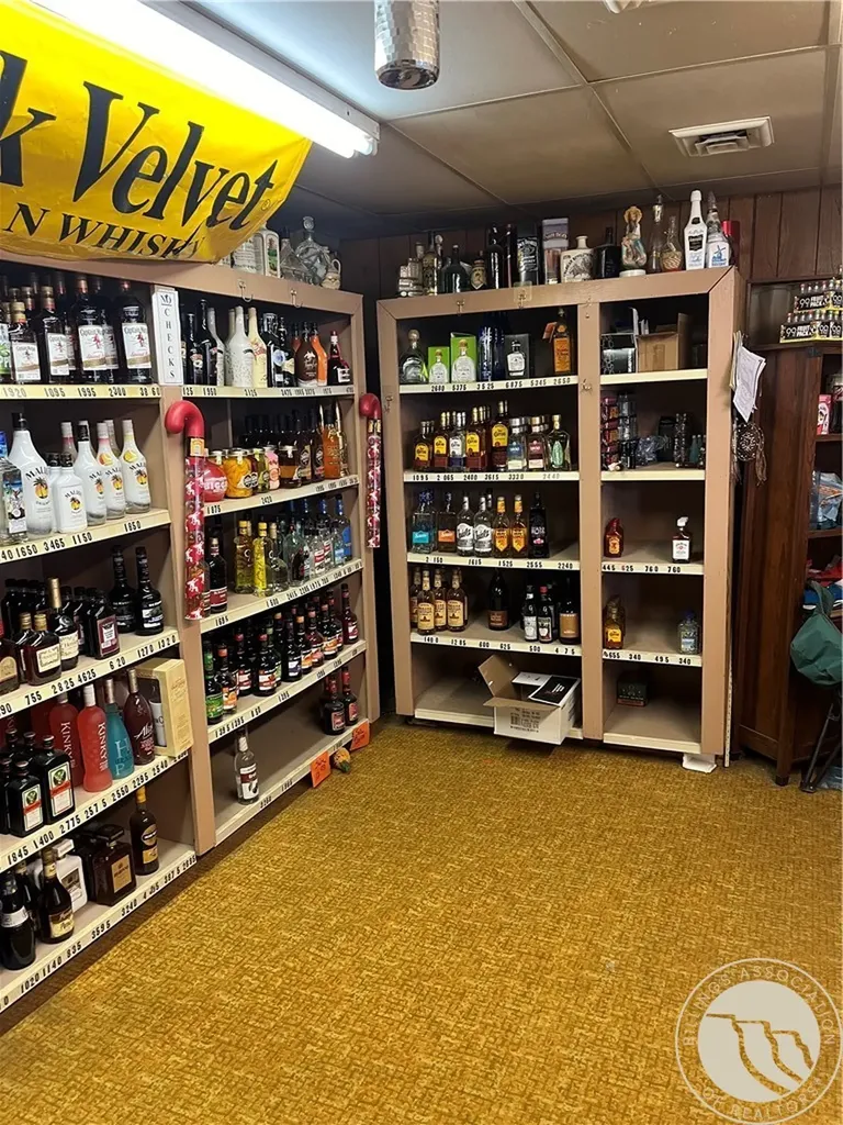 522 N Center Hardin MT 59034
