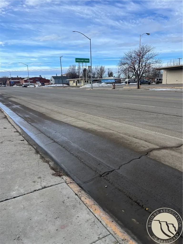 522 N Center Hardin MT 59034
