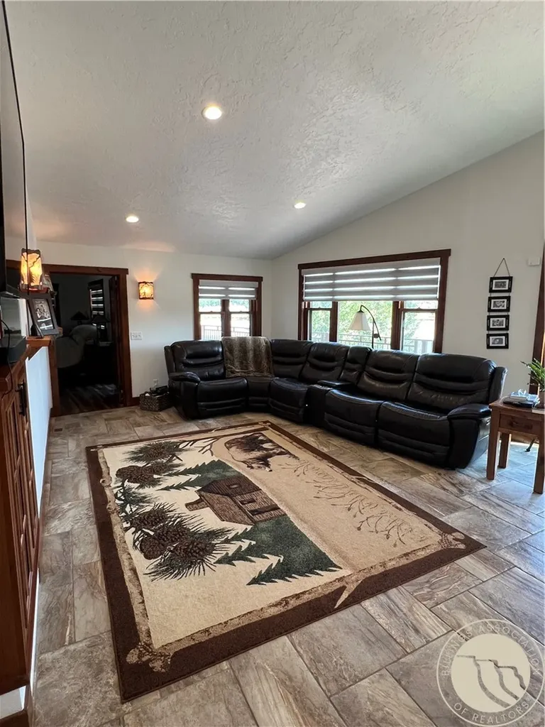49 Gateway Drive Columbus MT 59019