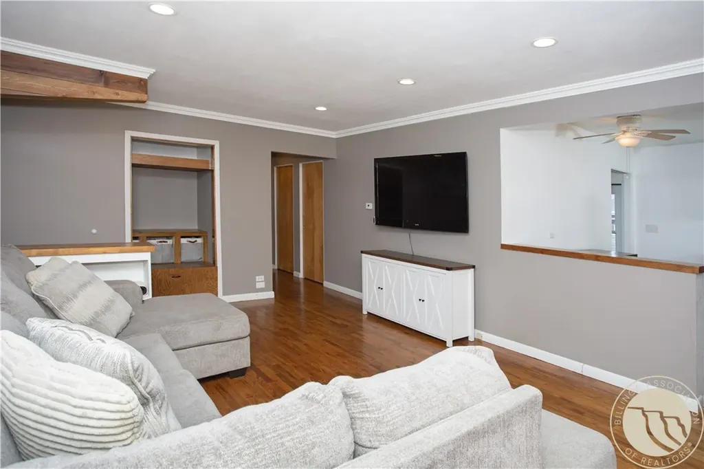 18 N Cody Avenue Hardin MT 59034
