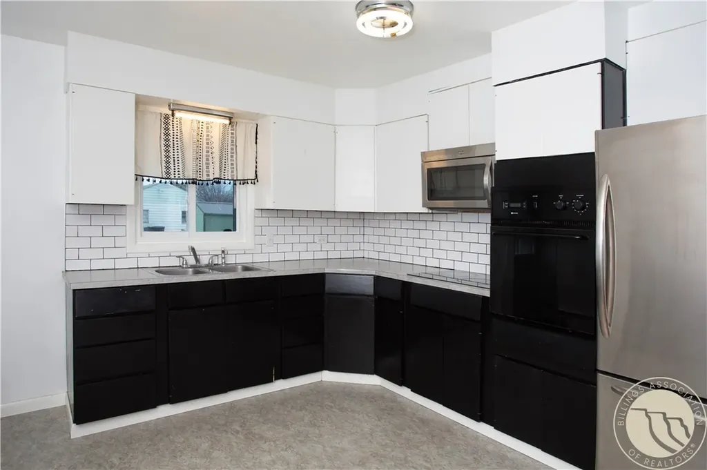 18 N Cody Avenue Hardin MT 59034
