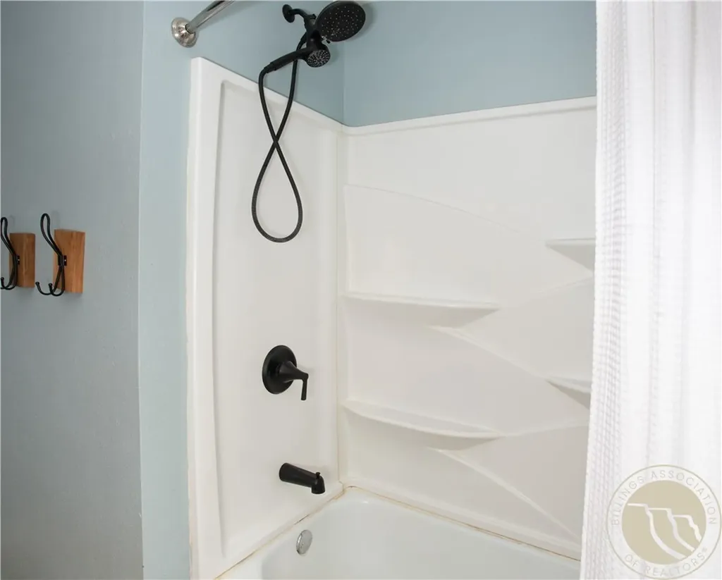 18 N Cody Avenue Hardin MT 59034