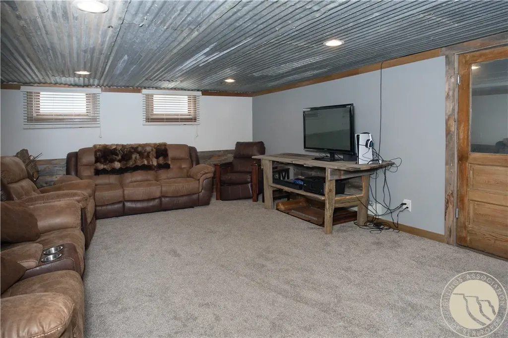 18 N Cody Avenue Hardin MT 59034