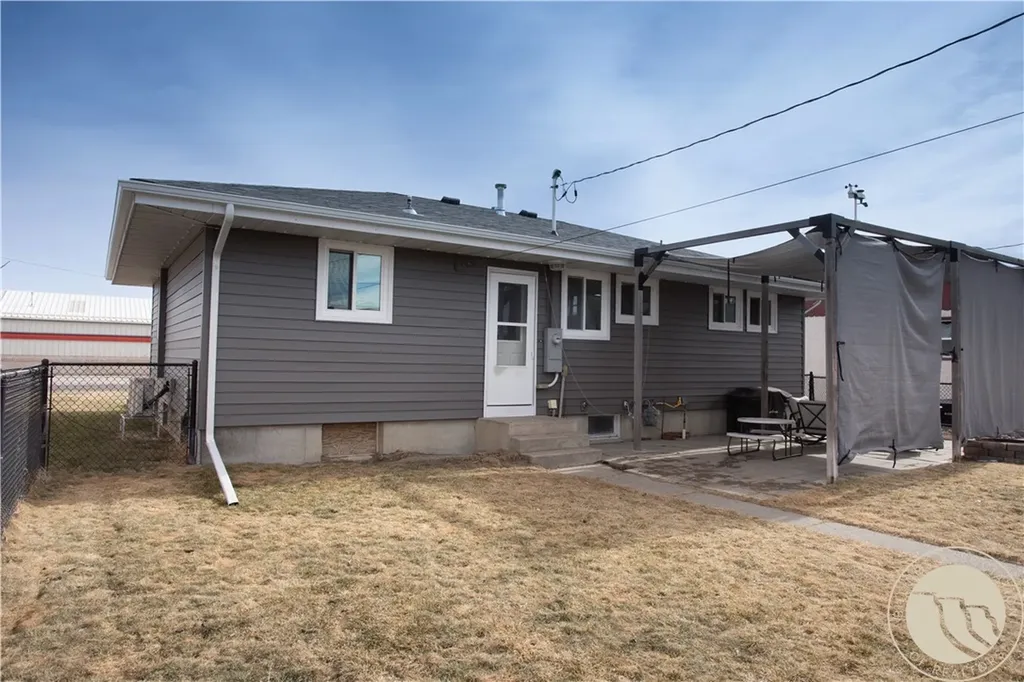 18 N Cody Avenue Hardin MT 59034