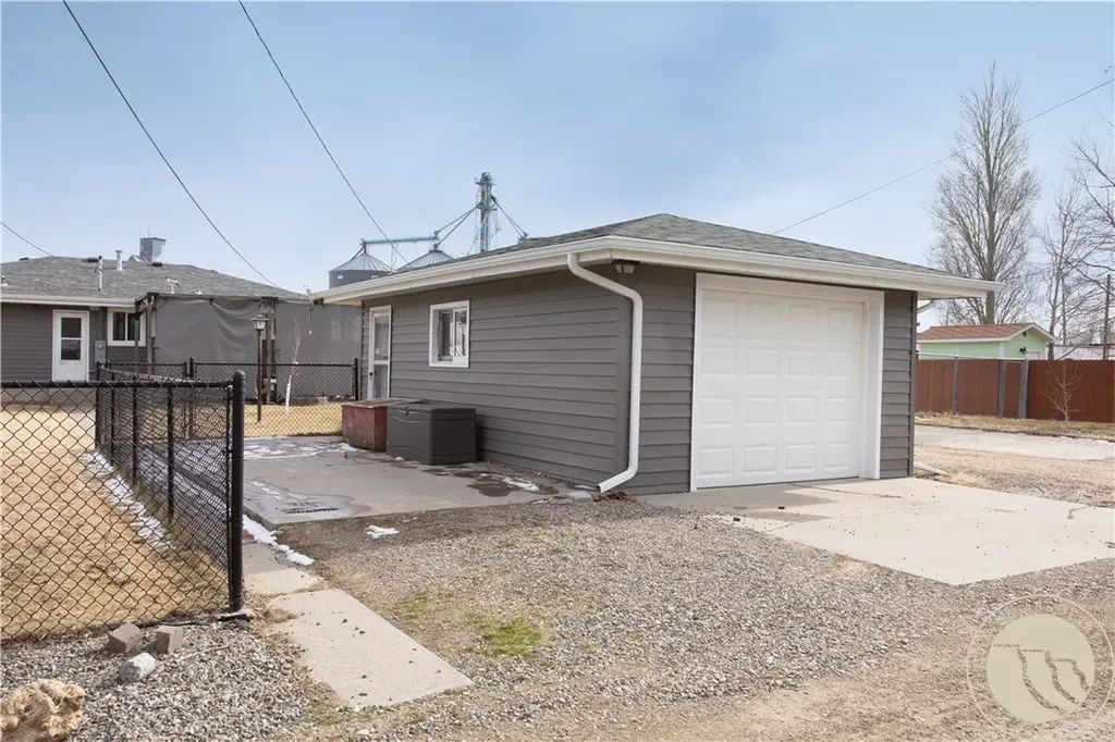 18 N Cody Avenue Hardin MT 59034