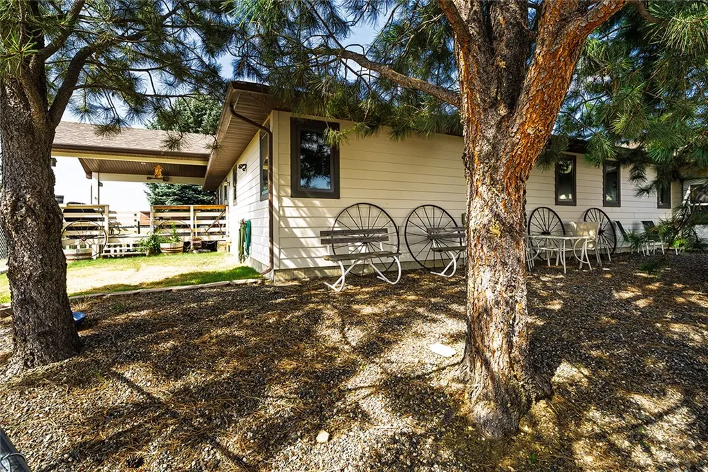 3203 Chief Looking Glass Trail Road Laurel MT 59044