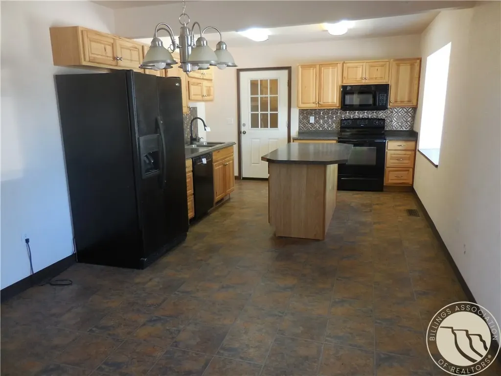 124 Lincoln Avenue NW Sidney MT 59270