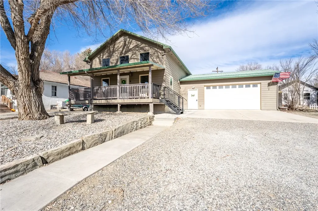 326 E 2nd Avenue N Columbus MT 59019