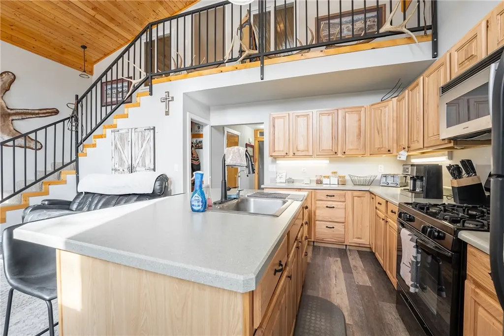 326 E 2nd Avenue N Columbus MT 59019