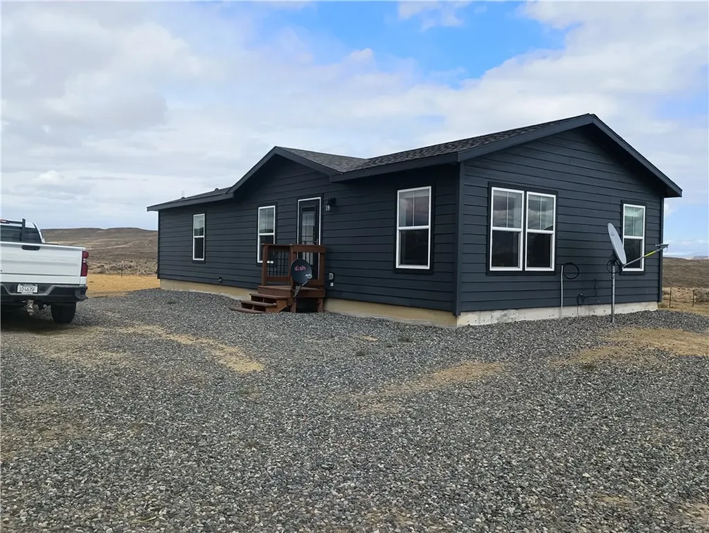 1387 Meeteetse Trail Belfry MT 59008