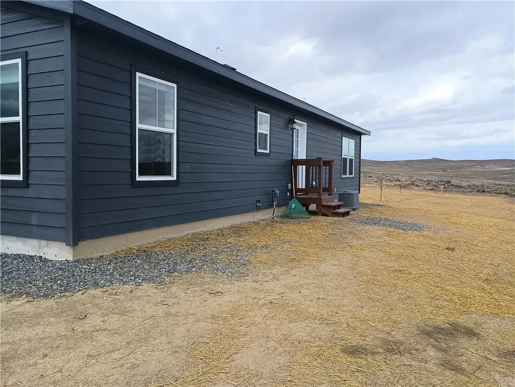 1387 Meeteetse Trail Belfry MT 59008