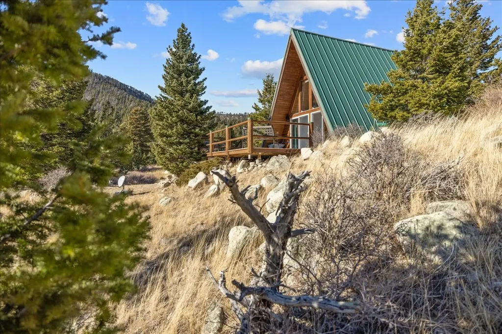 4 Hawk Trail Nye MT 59061