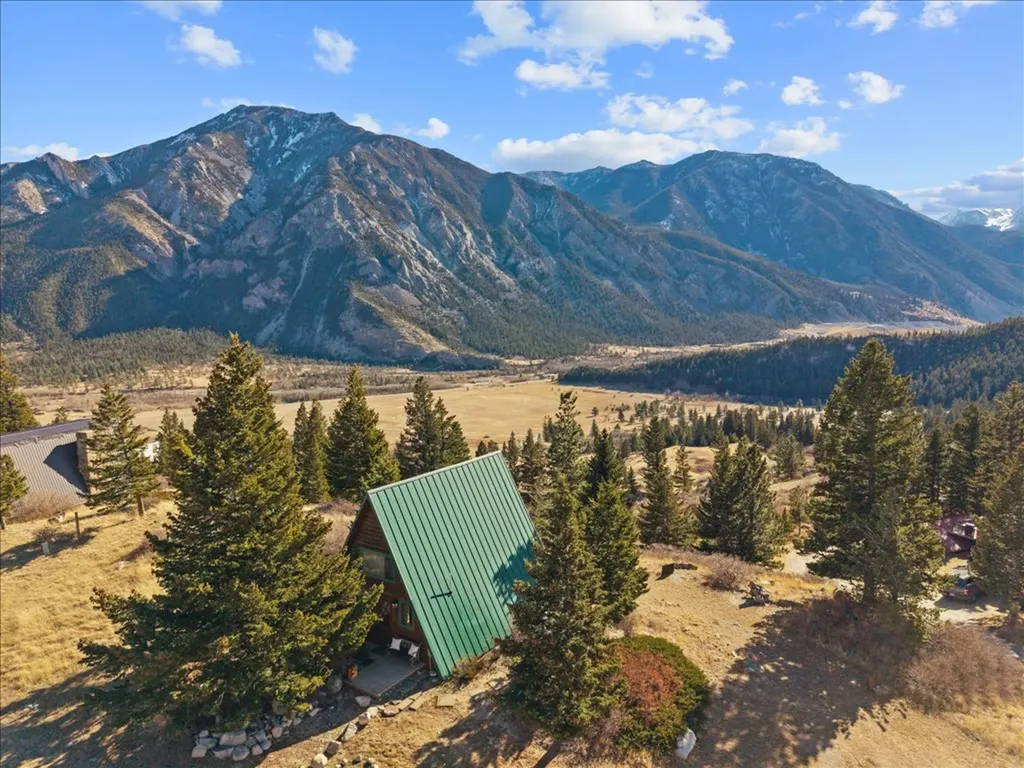 4 Hawk Trail Nye MT 59061