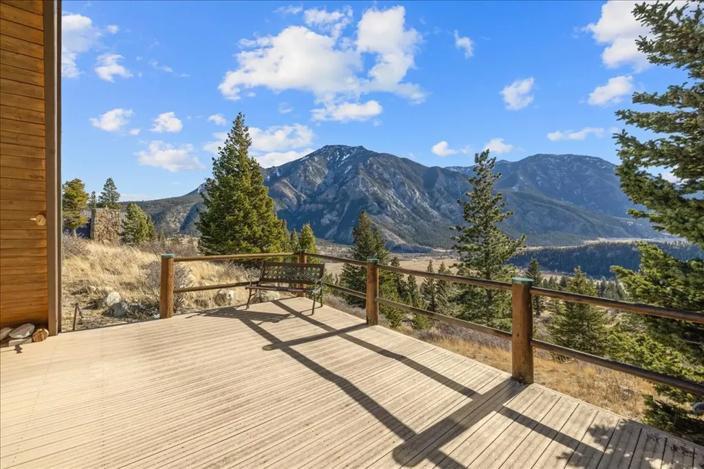 4 Hawk Trail Nye MT 59061