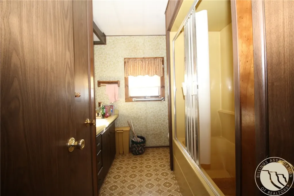 115 Highway 384 Hardin MT 59034