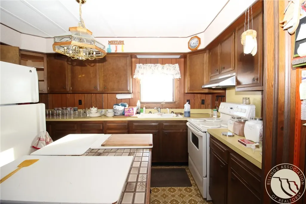 115 Highway 384 Hardin MT 59034