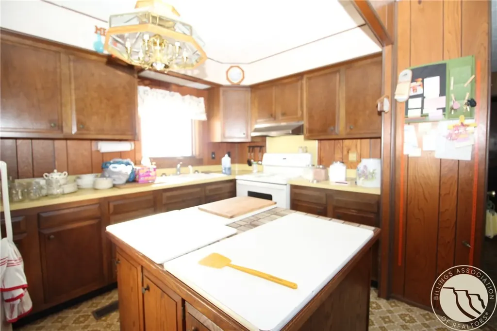 115 Highway 384 Hardin MT 59034