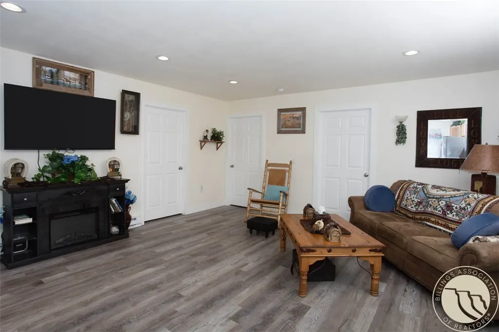 24 East Rosebud Roscoe MT 59071