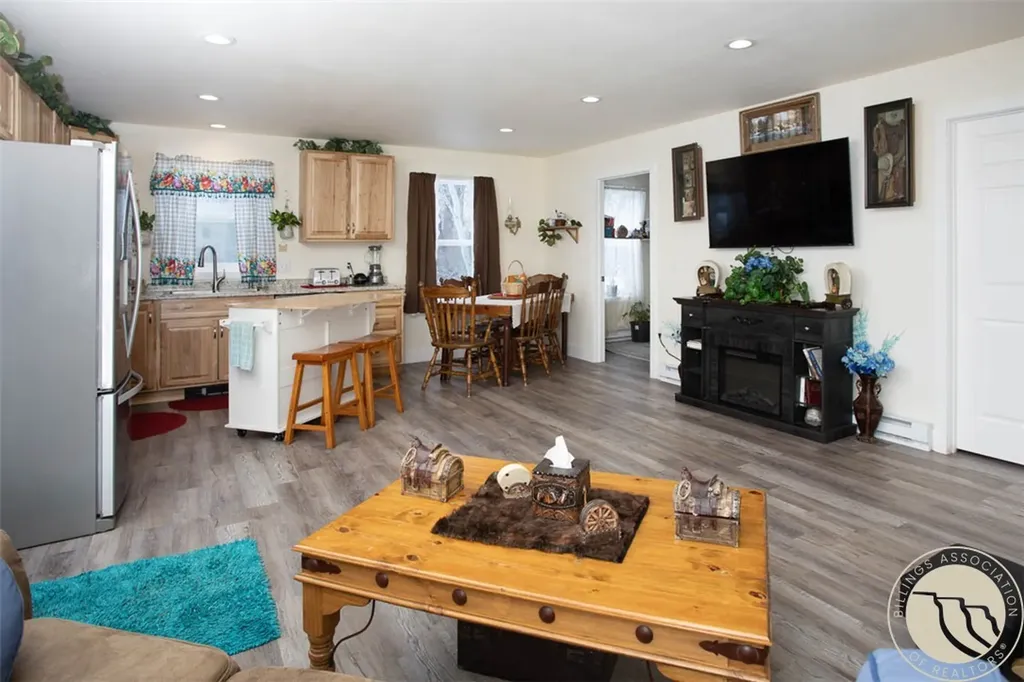 24 East Rosebud Roscoe MT 59071