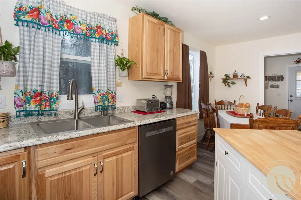 24 East Rosebud Roscoe MT 59071
