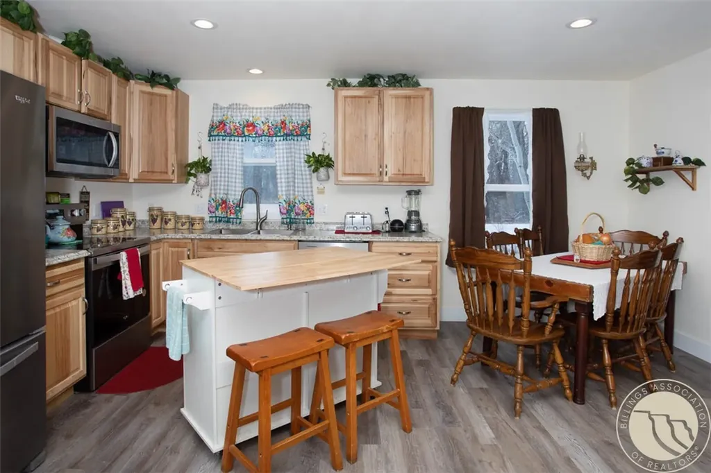 24 East Rosebud Roscoe MT 59071