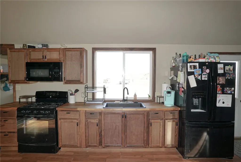 303 E Pryor Road Edgar MT 59026