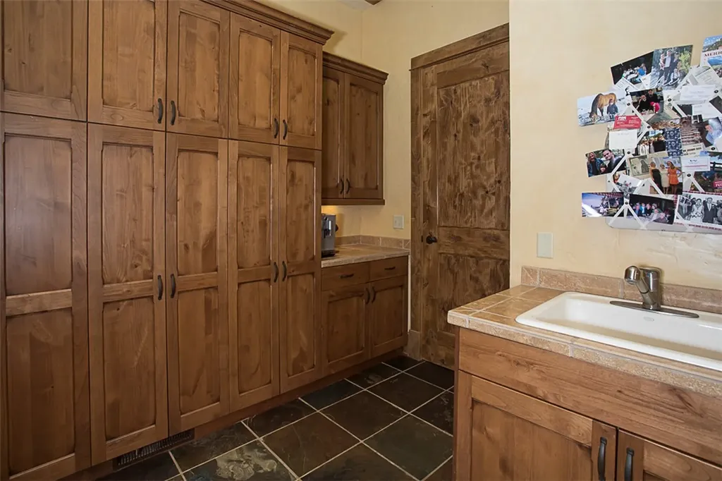 94 Sheep Mountain Road (w/ 614 Ac State Lease) Red Lodge MT 59068