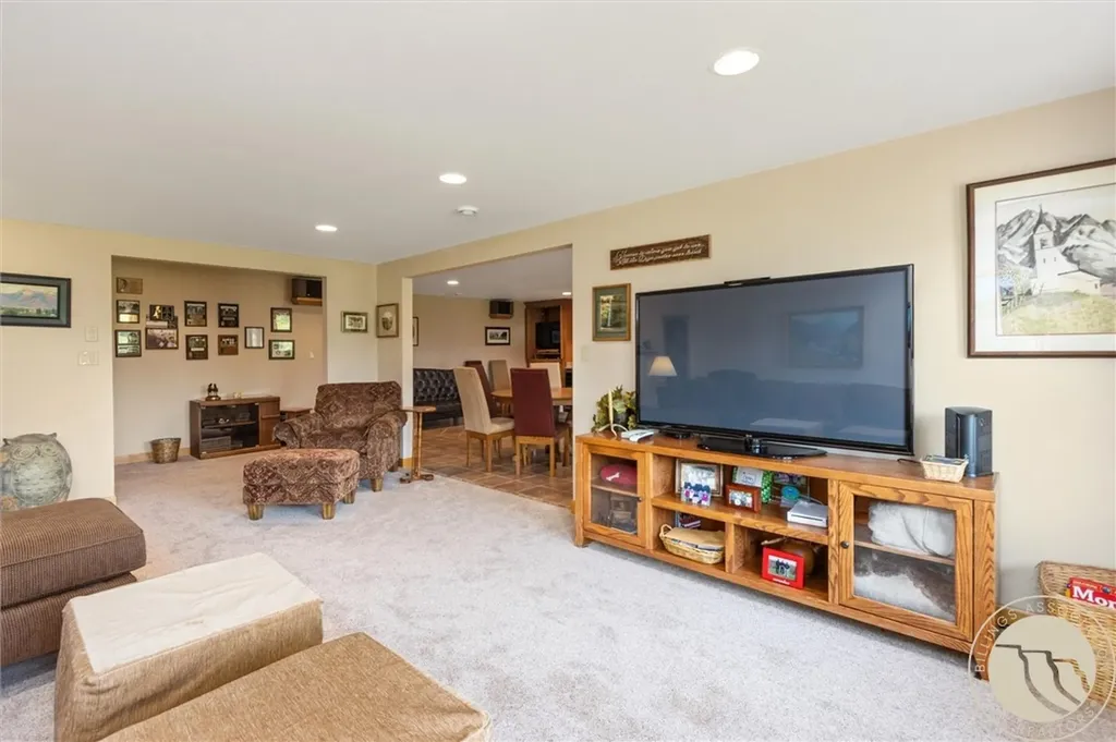 1251 Chipper Lane Huntley MT 59037