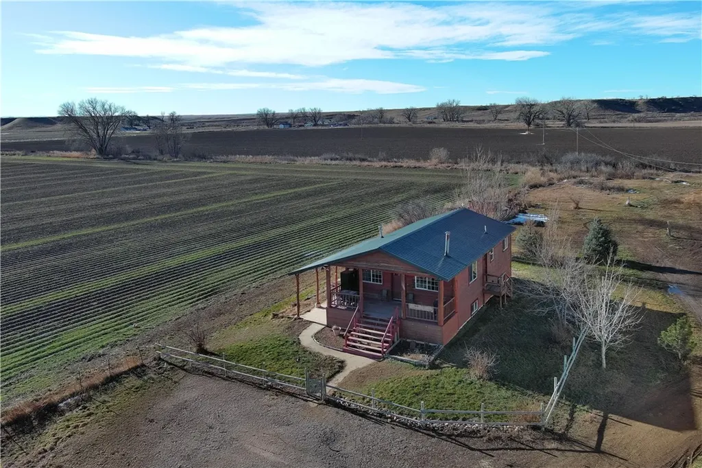4909 Warren Loop Hardin MT 59034