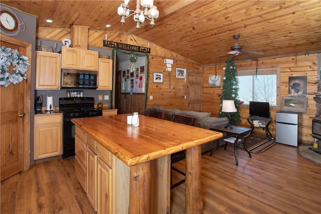 4909 Warren Loop Hardin MT 59034